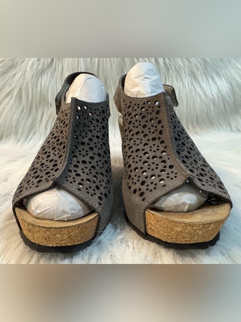 Bio-Gold Women’s Platform Wedge Sandals Perforated Suede Cork Gray Size 8 EUC - Picture 3 of 10